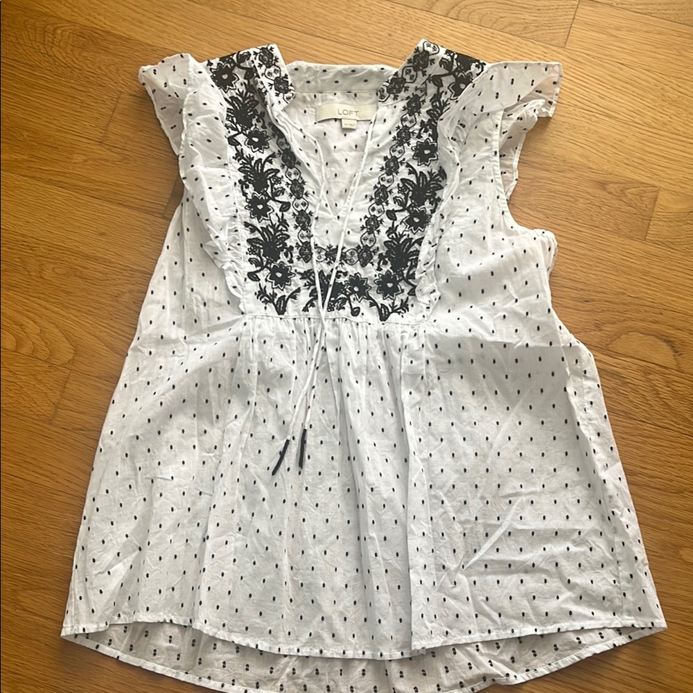 LOFT Women's White and Black Top